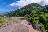 Der Rio Escoipe in der Quebrada de Escoipe im Valle de Lerma bei Salta, Argentinien