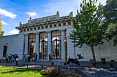 Eingang zum Recoleta-Friedhof im Barrio Recoleta von Buenos Aires, Argentinien