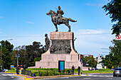 iEquestrian-Statue des ehemaligen Präsidenten Justo Jose de Urquiza auf der Ave. Sarmiento im Stadtteil Palermo von Buenos Aires, Argentinien