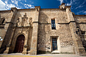 Explore the historic Iglesia del convento de las Monjas Clarisas, a 16th-century plateresque marvel located in Cáceres, Spain.