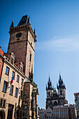 Astronomischer Turm und Tyn-Kirche in Prag