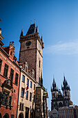 Astronomischer Turm und Tyn-Kirche in Prag