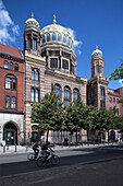 The New Synagogue in Berlin features a magnificent dome and intricate fa?ade, standing as a landmark of Jewish culture in Mitte.