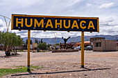 Ein Schild vor dem Besucherzentrum in Humahuaca im Humahuaca-Tal oder Quebrada de Humahuaca, Argentinien