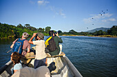 Bootsfahrt zur Vogelbeobachtung mit Colombia Photo Expeditions auf dem Don Diego Fluss, Santa Marta, Kolumbien