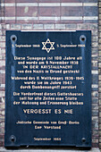 This plaque honors the New Synagogue\'s foundation and recalls the events of Kristallnacht in Berlin, reflecting on Jewish heritage.