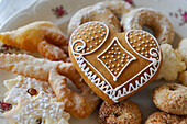 Heart shaped ginger-bread, tavern Zbondini, village of Velo Grablje, Hvar island, Croatia, Southeast Europe