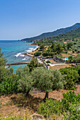 Blick auf das Meer und den Strand von Koinyra, Thassos, Ägäisches Meer, Griechische Inseln, Griechenland, Europa