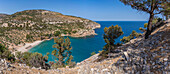 Blick auf den Livadi-Strand und das Heilige Kloster des Erzengels Michael vom Aussichtspunkt Erzengel Michael, Thasos, Thassos, Ägäisches Meer, Griechische Inseln, Griechenland, Europa