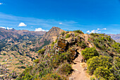 Pfad an der archäologischen Stätte von Pisaq (Pisac), UNESCO-Weltkulturerbe, Pisaq, Heiliges Tal, Provinz Urubamba, Region Cusco (Cuzco), Peru, Südamerika