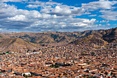 Erhöhte Ansicht der Stadt Cusco (Cuzco), Provinz Cusco, Region Cusco, Peru, Südamerika