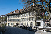 View of the Lauferbrunnen (Runner Fountain), one of the Bern Old Town fountains from the 16th century, Lauferplatz (Runners' Square), Bern, Switzerland, Europe