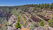 Blick auf die Klippen südlich von Naji Point am Nordrand des Grand-Canyon-Nationalparks, UNESCO-Welterbe, Arizona, Vereinigte Staaten von Amerika, Nordamerika