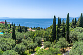 Blick auf das Ionische Meer und die Küstenlinie bei Kassiopi, Kassiopi, Korfu, Ionisches Meer, Griechische Inseln, Griechenland, Europa