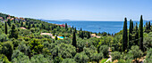 Blick auf das Ionische Meer und die Küstenlinie bei Kassiopi, Kassiopi, Korfu, Ionisches Meer, Griechische Inseln, Griechenland, Europa