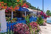 Blick auf Taverne bei Paralia Kalamaki, Paralia Kalamaki, Korfu, Ionisches Meer, Griechische Inseln, Griechenland, Europa