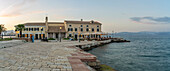 Blick auf Faliraki Korfu in der Abenddämmerung in Korfu Stadt, Korfu, Ionisches Meer, Griechische Inseln, Griechenland, Europa