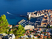 Altstadthafen von Dubrovnik, UNESCO-Weltkulturerbe, vom Berg Srd aus, Dubrovnik, Kroatien, Europa