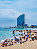 Blick auf das W Hotel, La Barceloneta Beach, Barcelona, Katalonien, Spanien, Europa