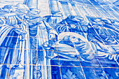 Blaue Kacheln (Azulejos) an der Außenseite der Kapelle Santa Catarina (Kapelle der Seelen), UNESCO-Welterbe, Porto, Norte, Portugal, Europa