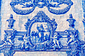 Blaue Kacheln (Azulejos) an der Außenseite der Kapelle Santa Catarina (Kapelle der Seelen), UNESCO-Welterbe, Porto, Norte, Portugal, Europa