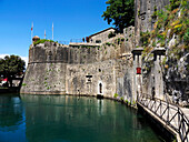 Stadtmauern am Gurdic-Tor, Kotor, UNESCO-Welterbe, Montenegro, Europa