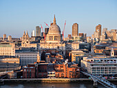 Blick auf die Skyline der St. Paul's Cathedral von der Tate Modern, London, England, Vereinigtes Königreich, Europa