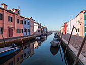 Bunte Häuser am Kanal, Burano, Venedig, UNESCO-Weltkulturerbe, Venetien, Italien, Europa