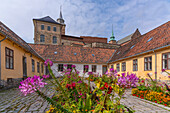 Blick auf die Festung Akershus von der Innenseite der Mauern an einem sonnigen Tag, Oslo, Norwegen, Skandinavien, Europa