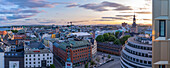 Blick auf den Osloer Dom und die Stadtsilhouette von einer erhöhten Position bei Sonnenuntergang, Oslo, Norwegen, Skandinavien, Europa