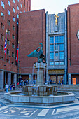 View of Oslo City Hall and fountain on a sunny day, Oslo, Norway, Scandinavia, Europe