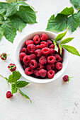 Frische reife Bio-Himbeeren
