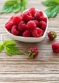Frische reife Bio-Himbeeren