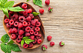 Frische reife Bio-Himbeeren