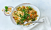 Vegan Asian noodle salad from the oven