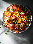 Salad with grilled apricots and prosciutto