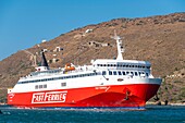 Griechenland, Kykladen-Archipel, Insel Andros, Fähre im Hafen von Gavrio