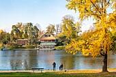 Frankreich, Paris, der Bois de Boulogne im Herbst, unterer See, das Chalet du Lac