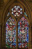 Frankreich, Oise, Beauvais, Kathedrale Saint-Pierre de Beauvais aus dem 13. bis 16. Jahrhundert mit dem höchsten Chor der Welt (48,5 m), Glasmalerei, Kapelle