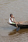 Benin, lakeside city of Ganvié, child in his dugout