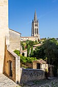 Frankreich, Gironde, Saint-Émilion, von der UNESCO zum Weltkulturerbe erklärt, mittelalterliche Stadt und monolithische Kirche