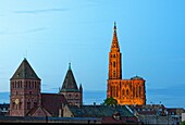 Frankreich, Bas Rhin, Straßburg, Altstadt, die von der UNESCO zum Weltkulturerbe erklärt wurde, Kirche St. Thomas und Kathedrale Notre Dame