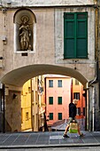 Italien, Ligurien, Genua, kleine Straßen des historischen Zentrums, Piazza Santa Brigida