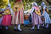 France, Alpes-de-Haute-Provence, Digne-les-Bains, the Provençal market on Gassendi boulevard, animation by the folklore group La Bélugue