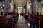 Chile, Santiago de Chile, die Kathedrale von Santiago Metropolitana, auch Kathedrale der Himmelfahrt der Allerheiligsten Jungfrau genannt