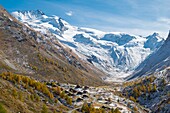 Switzerland, Valais, Zermatt valley, hiking between Randa and Zermatt along Europaweg, featuring the world's longest pedestrian suspension bridge (500 meters)