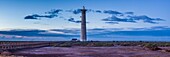 Spanien, Kanarische Inseln, Insel Fuerteventura, Morro Jable, Strand Playa del Matorral, Leuchtturm Faro de Morro Jable, Dämmerung