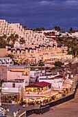 Spanien, Kanarische Inseln, Insel Fuerteventura, Morro Jable, Strand Playa de la Cebada, Abenddämmerung