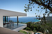 Frankreich, Le Lavandou, Cap Negre, Architektenhaus, Geschichte: Alle Kontrolle über die Elemente mit Blick auf das Meer