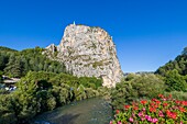 Frankreich, Alpes-de-Haute-Provence, Regionaler Naturpark des Verdon, Castellane, der Fluss Verdon, der Ort Roc mit der Kapelle Notre-Dame du Roc auf dem Gipfel